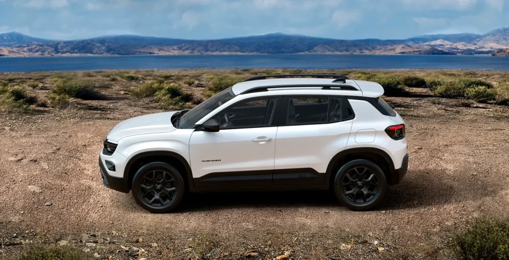 JEEP-AVENGER-EHYBRID-4xE-136CV-AUTOMATICO-exterior-perfil