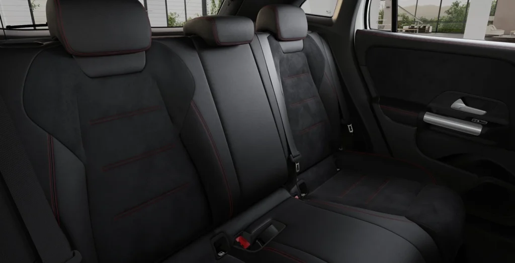Mercedes-Benz-GLA-250e-Tecnologia-Hibrida-EQ-interior-trasera