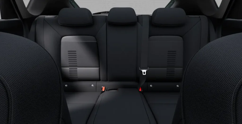 Hyundai-Bayon-1.0-TGDI-74kW-100CV-48V-Tecno-DCT-interior-trasera