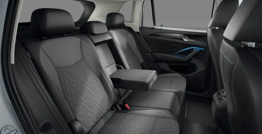 Volkswagen-Tiguan-Mas-1.5-TSI-eHybrid-150kW-204CV-DSG-interior-trasera